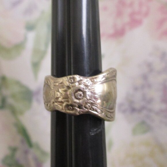Vintage INTERNATIONAL SILVER Spoon Ring ~ HERITAGE Pattern Spoon Bypass Ring - Picture 5 of 10
